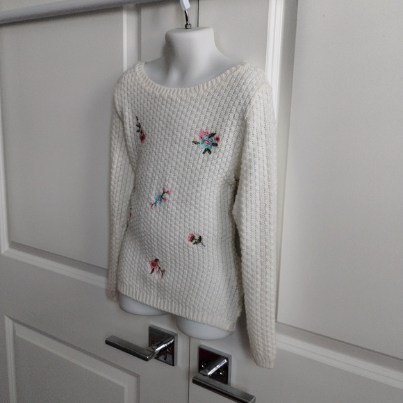 Cream Sweater - Picture 3 of 5